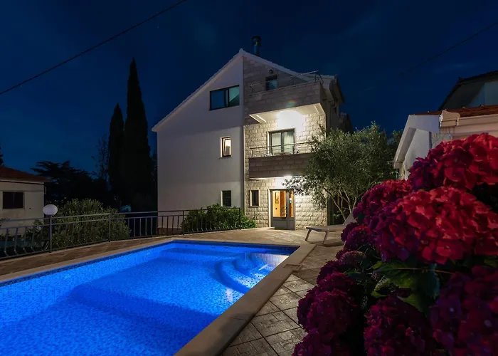 Maca Apartments & Suites