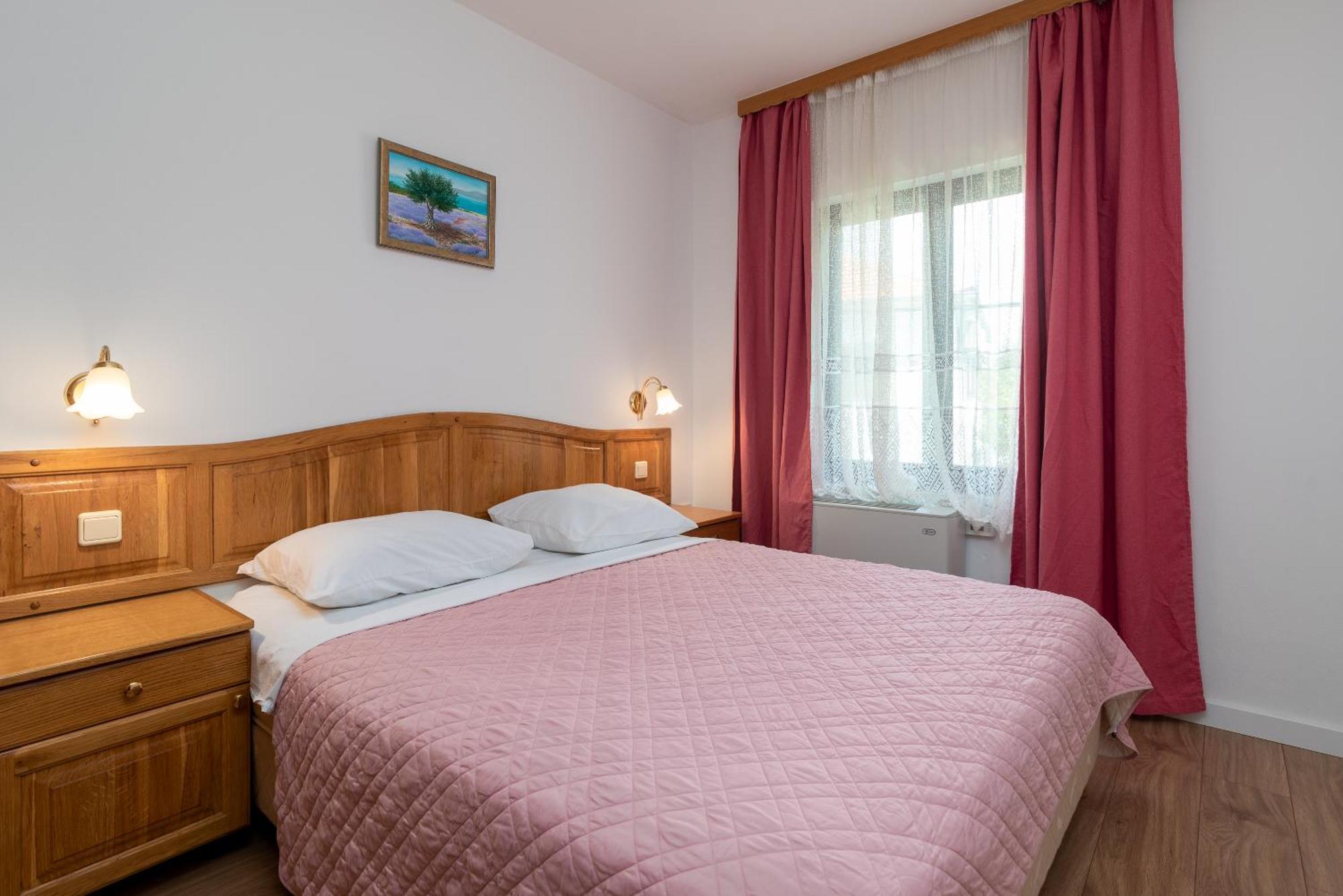 Maca & Trogir