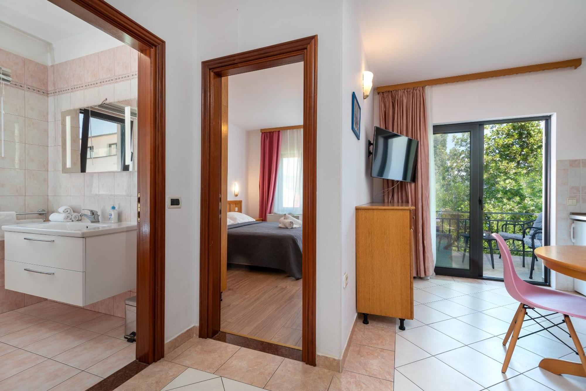 Maca & Apartment Trogir